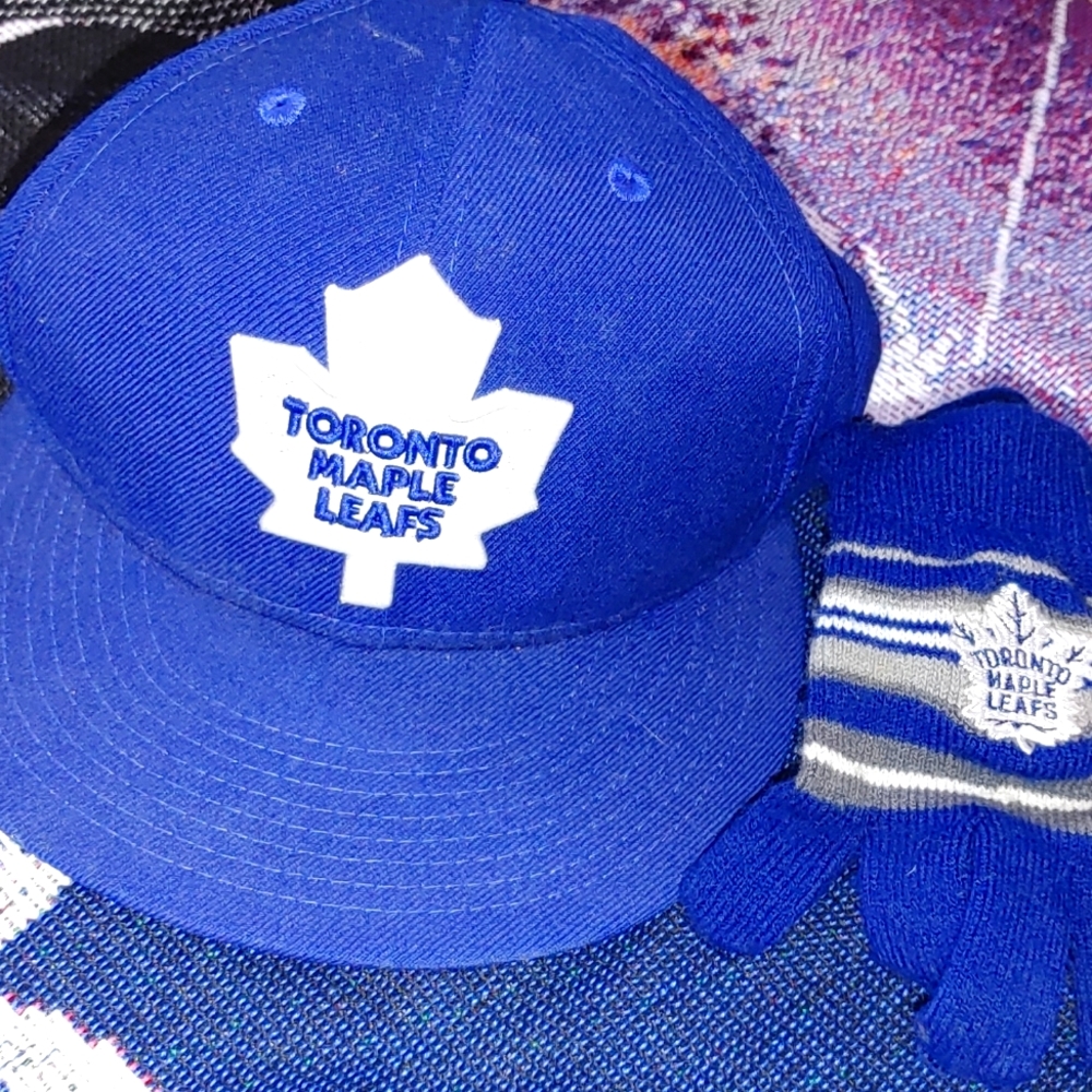 TORONTO MAPLE LEAFS RUG+HATS + GLOVES - Picture 4 of 9